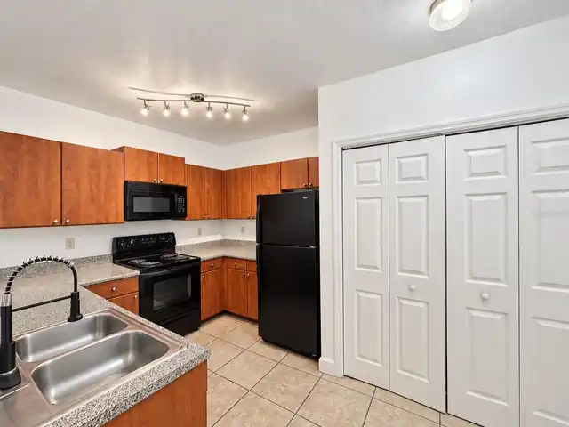 Listing Photo 9