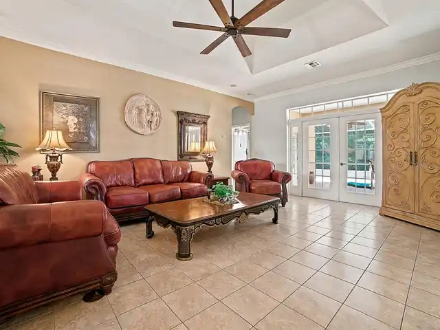 Listing Photo 12