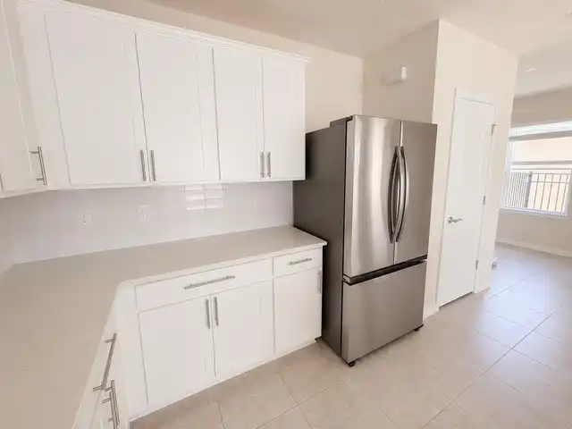 Listing Photo 11