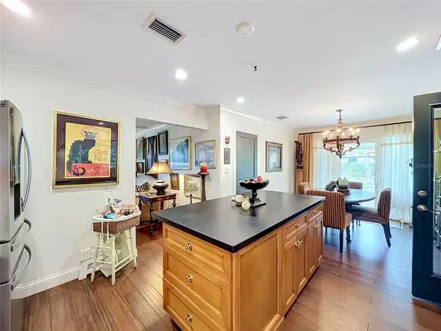 Listing Photo 14