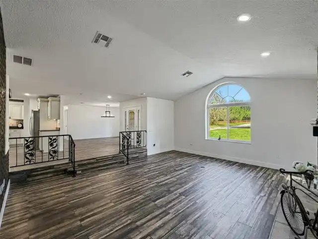 Listing Photo 7