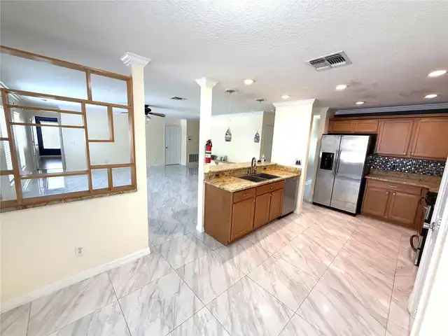 Listing Photo 9