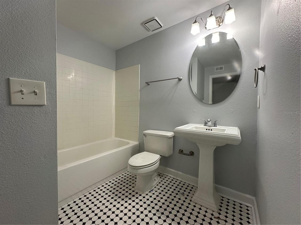Listing Photo 9