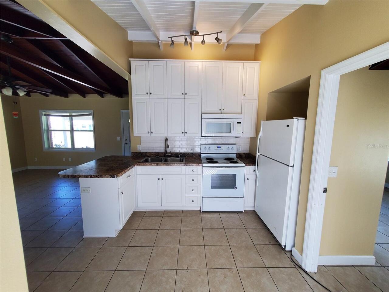 Listing Photo 11