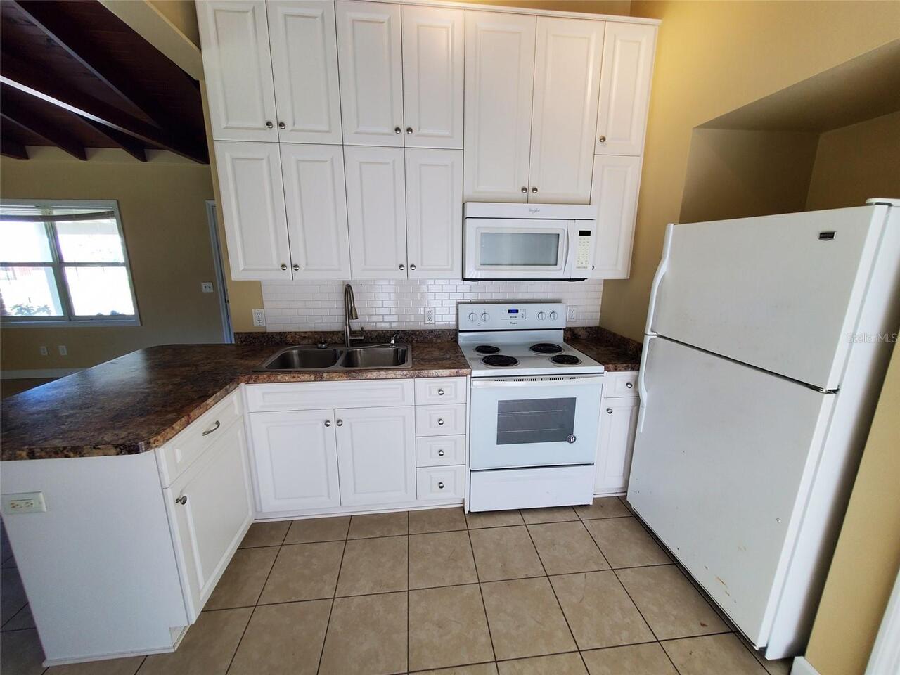 Listing Photo 12