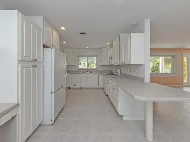 Listing Photo 14