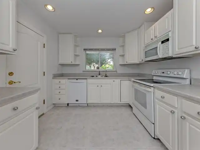 Listing Photo 15