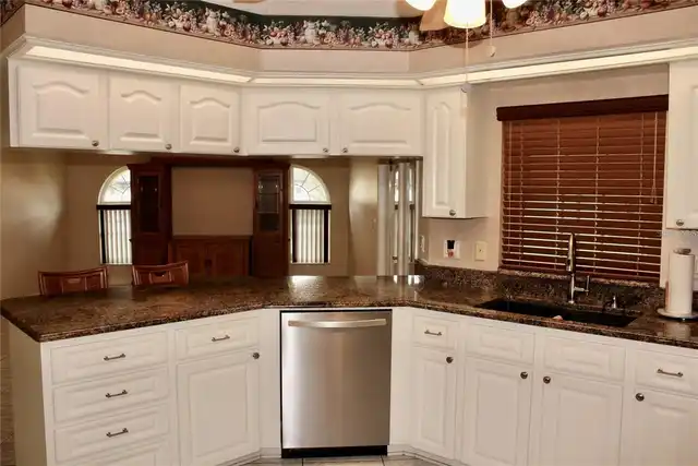 Listing Photo 11