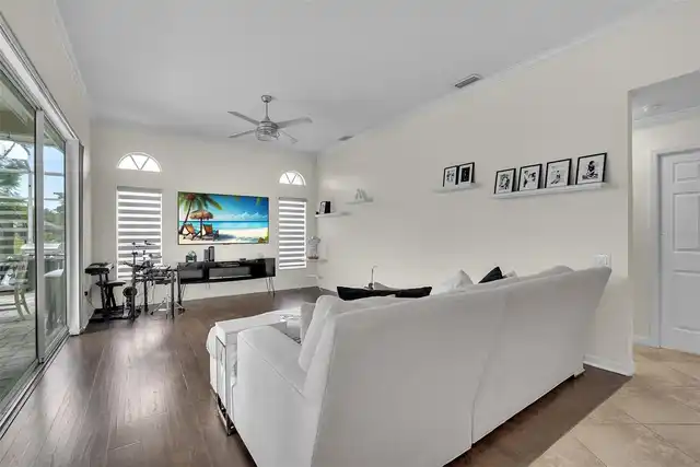 Listing Photo 17