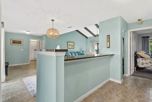Listing Photo 9