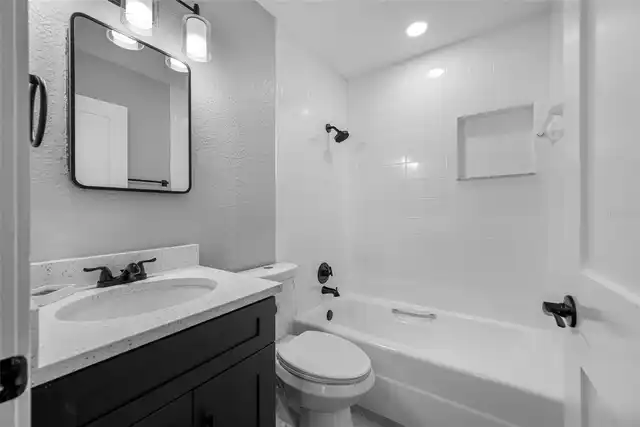 Listing Photo 12