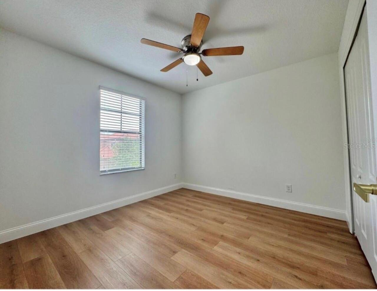 Listing Photo 12