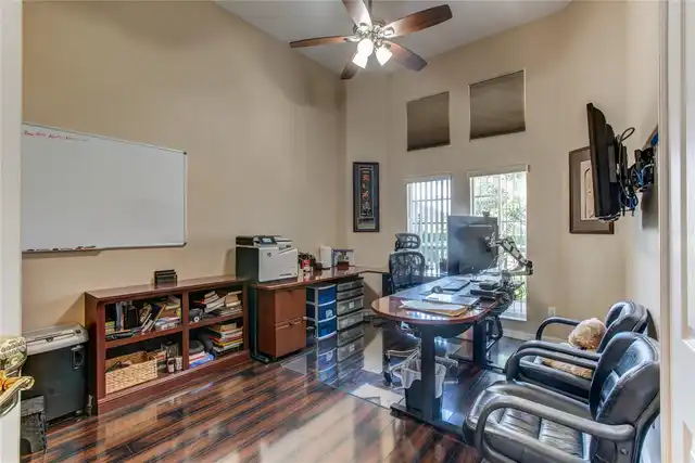 Listing Photo 8