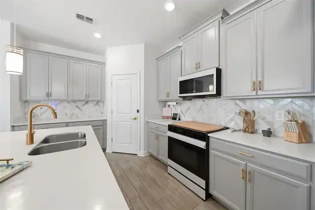 Listing Photo 15