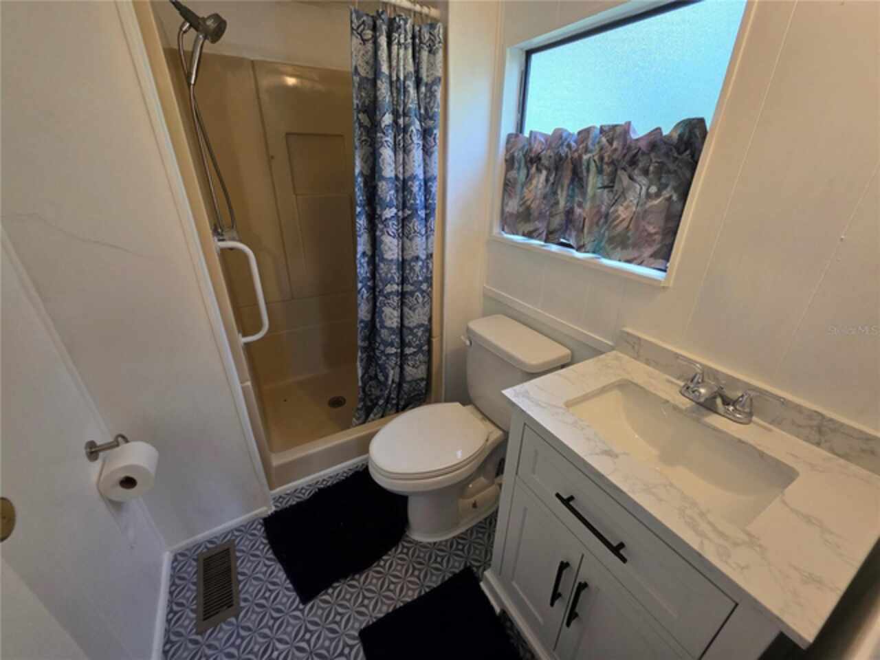 Listing Photo 11
