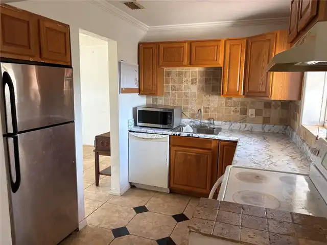 Listing Photo 9