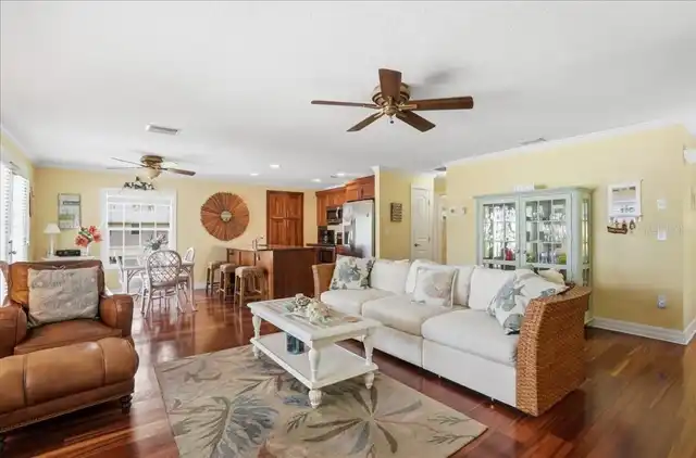 Listing Photo 12