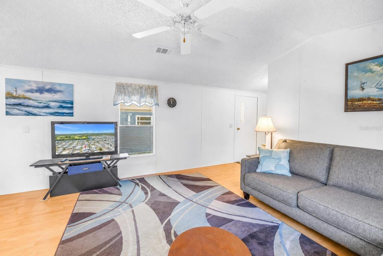 Listing Photo 9