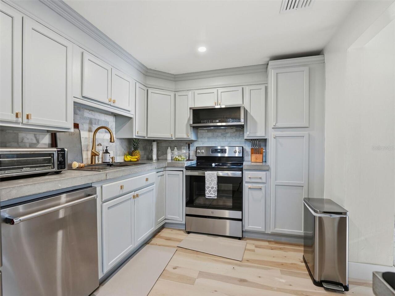 Listing Photo 8