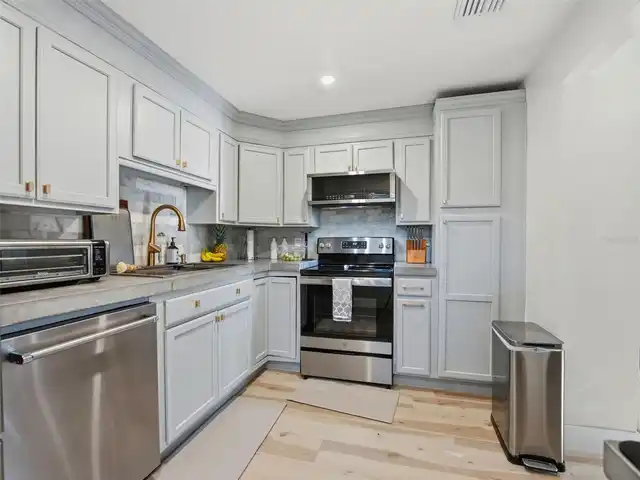 Listing Photo 8