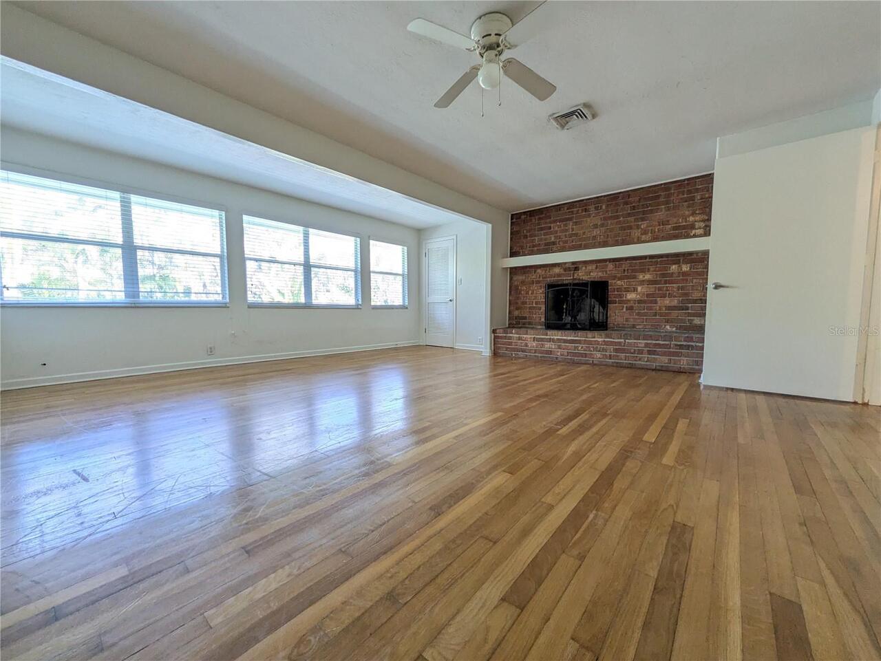Listing Photo 12