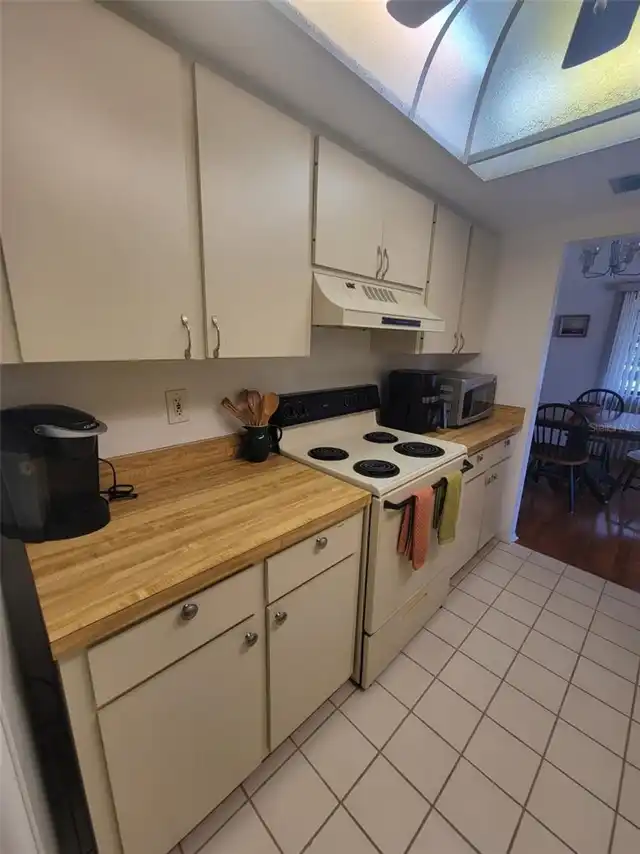 Listing Photo 10