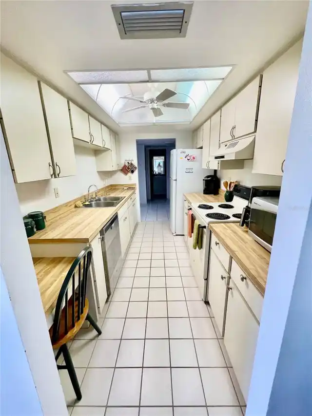 Listing Photo 11