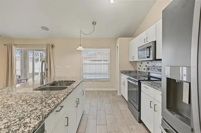 Listing Photo 12