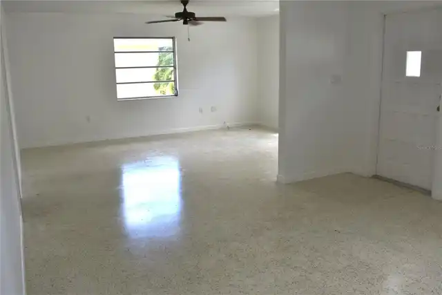 Listing Photo 12