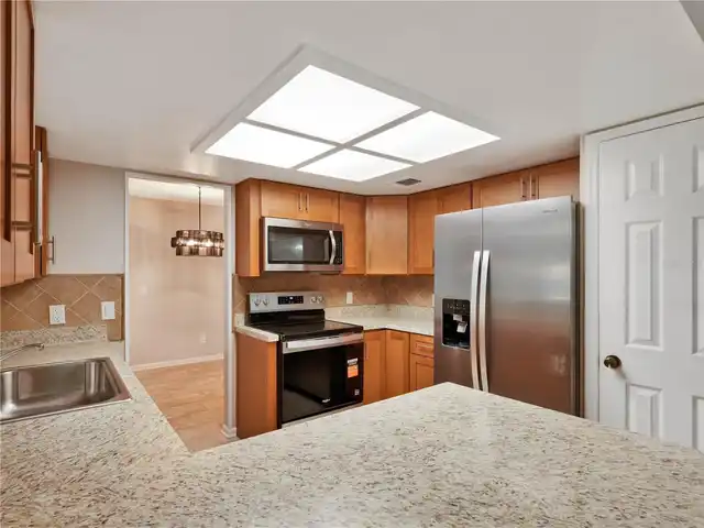 Listing Photo 11