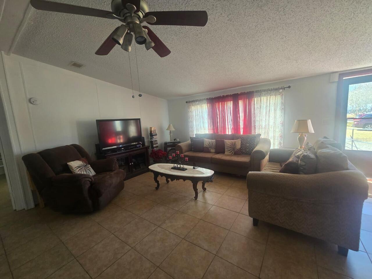 Listing Photo 12