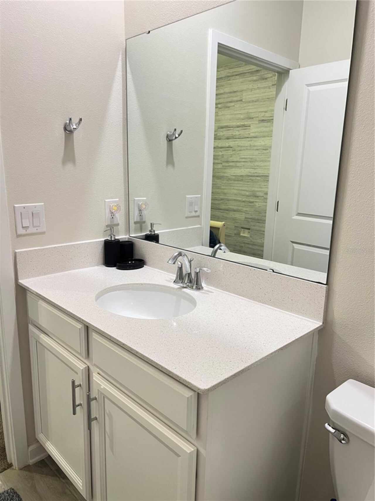 Listing Photo 16
