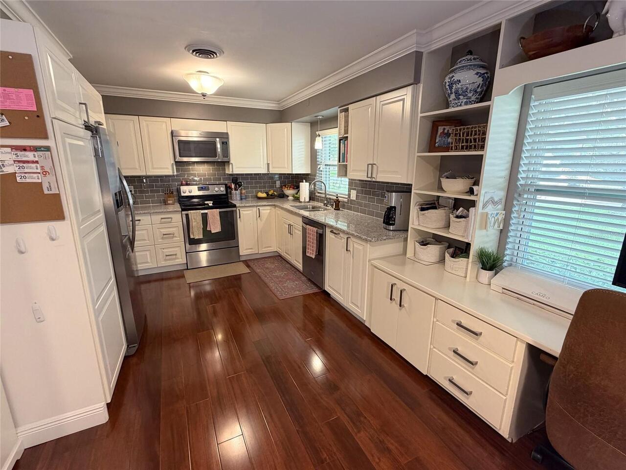 Listing Photo 11
