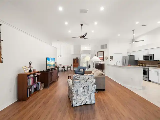 Listing Photo 10