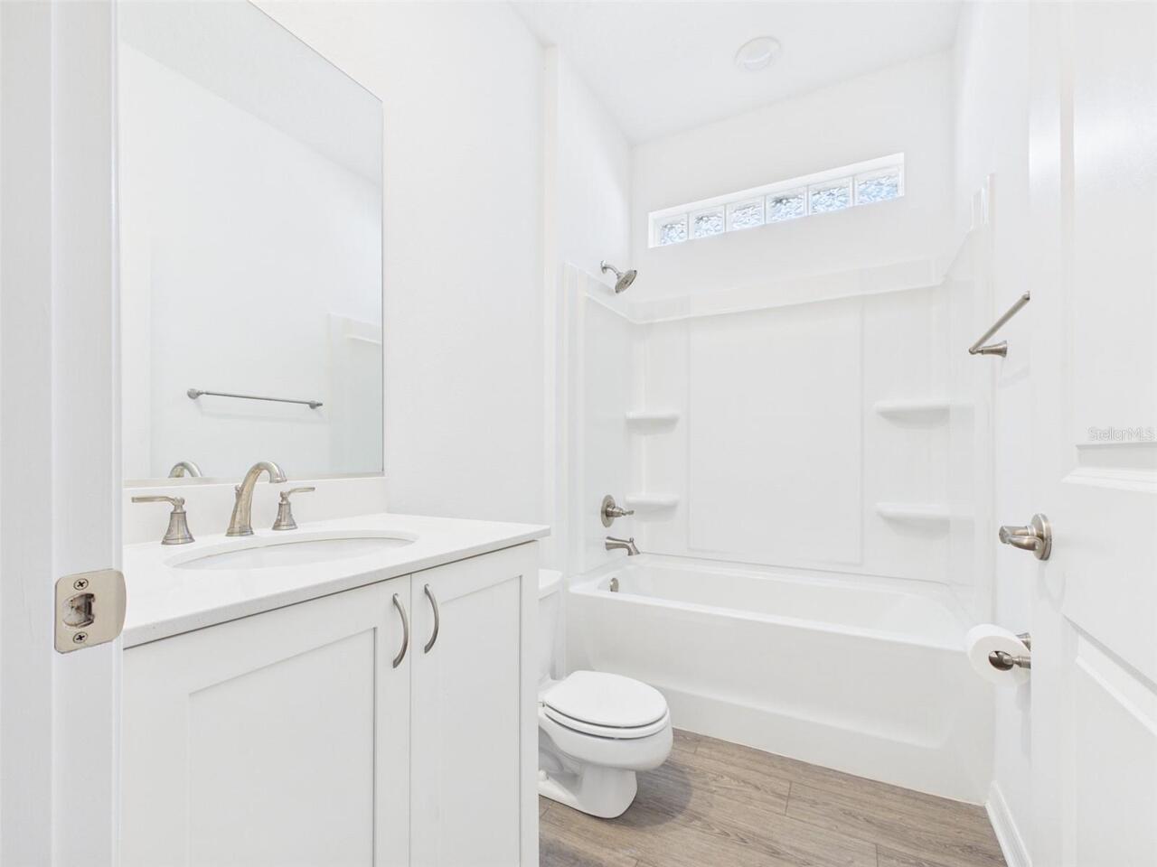 Listing Photo 12