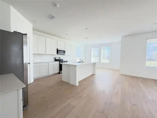 Listing Photo 9
