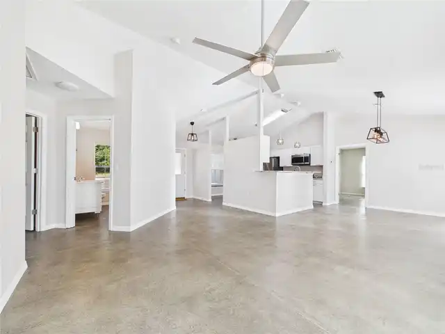 Listing Photo 10