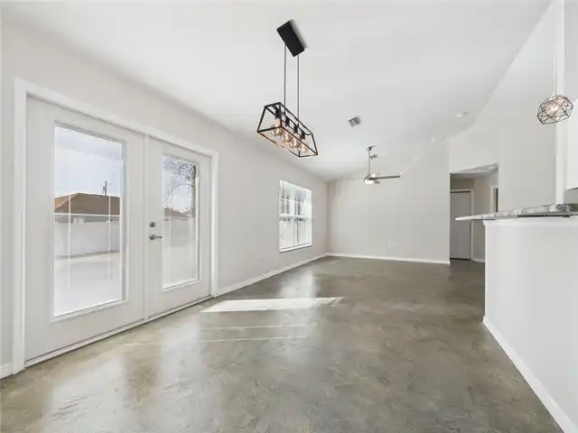 Listing Photo 12
