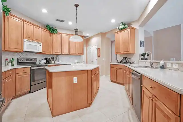 Listing Photo 10