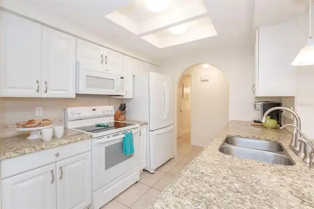 Listing Photo 11