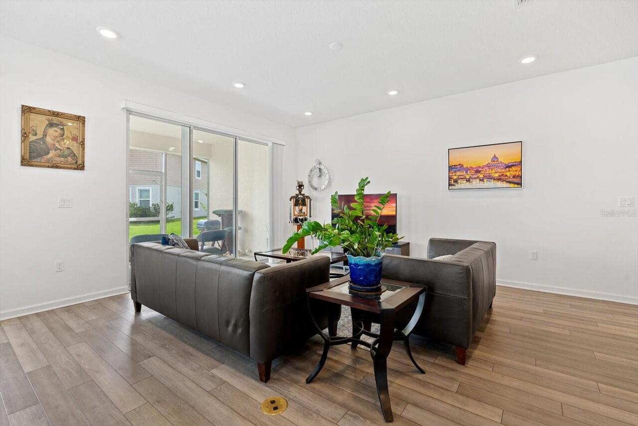 Listing Photo 12