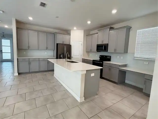 Listing Photo 12