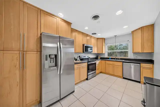 Listing Photo 8