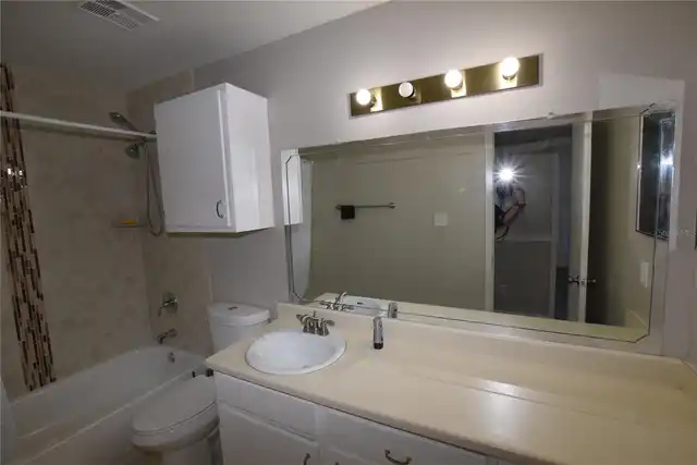 Listing Photo 10