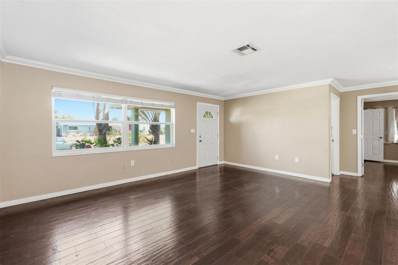 Listing Photo 8