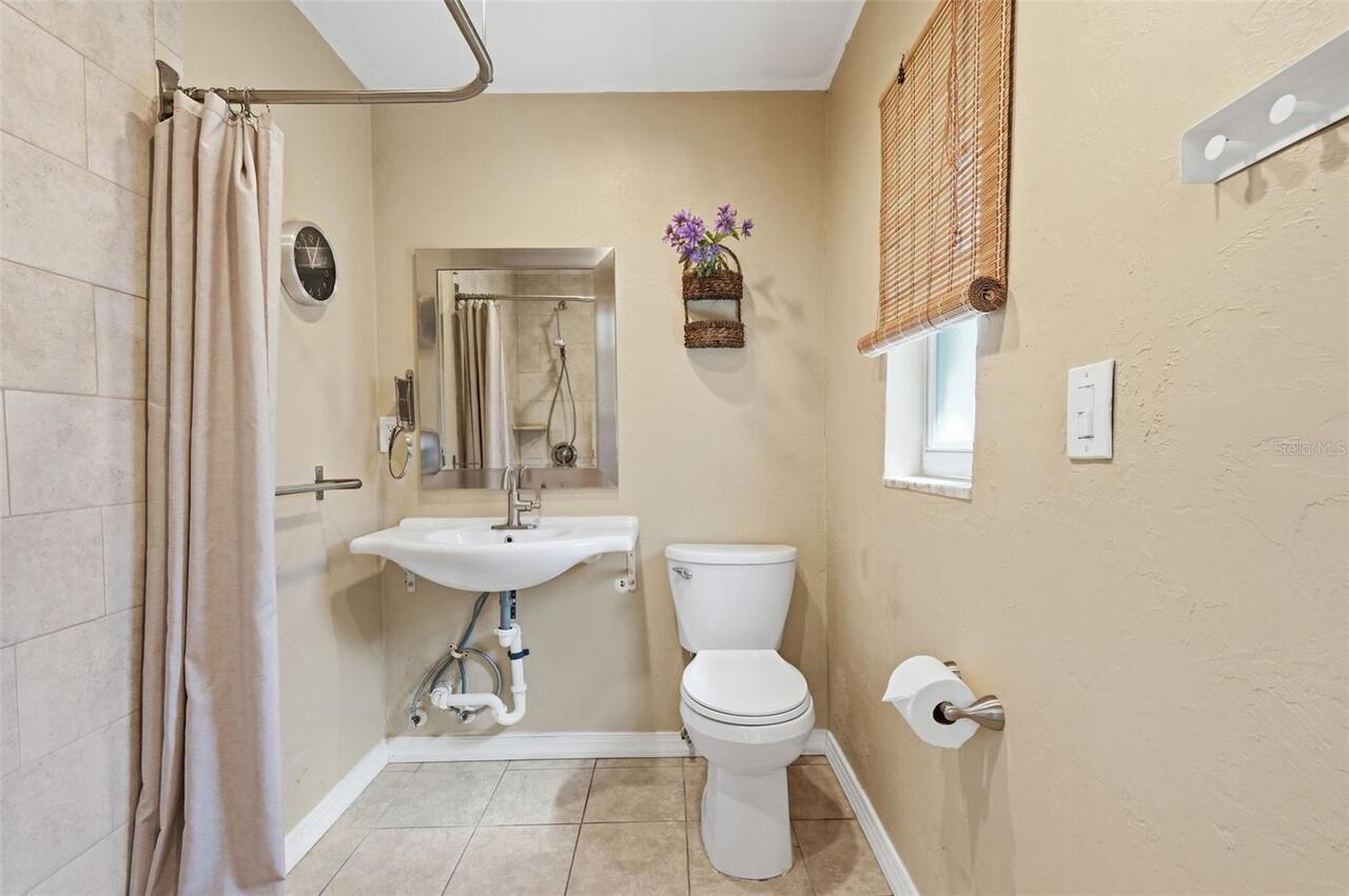 Listing Photo 12