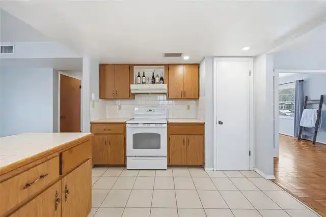 Listing Photo 16