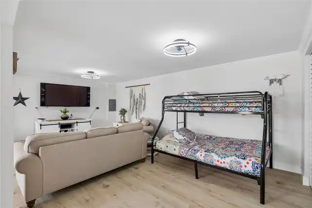 Listing Photo 18