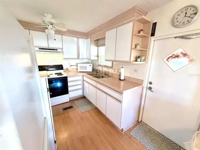 Listing Photo 5