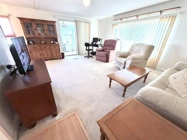 Listing Photo 12